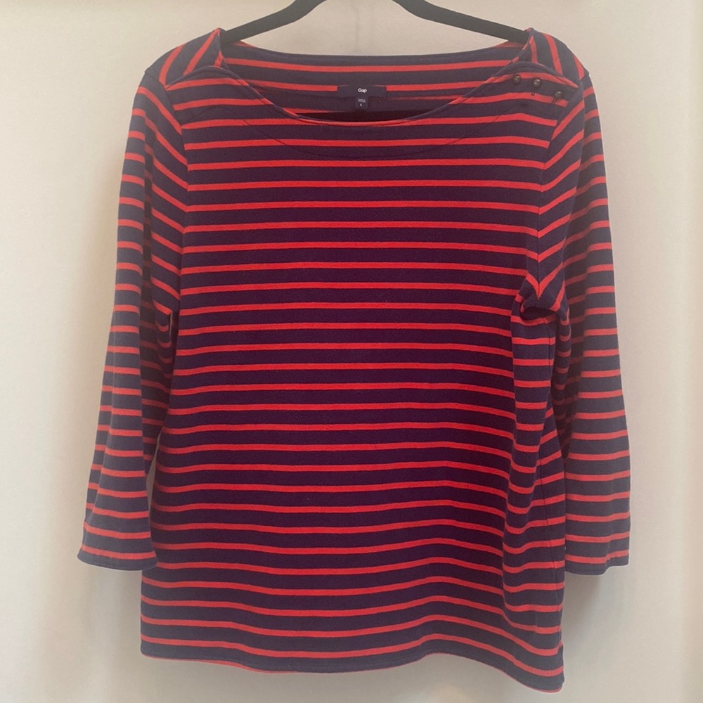 Large blue and red three quarter length Gap top